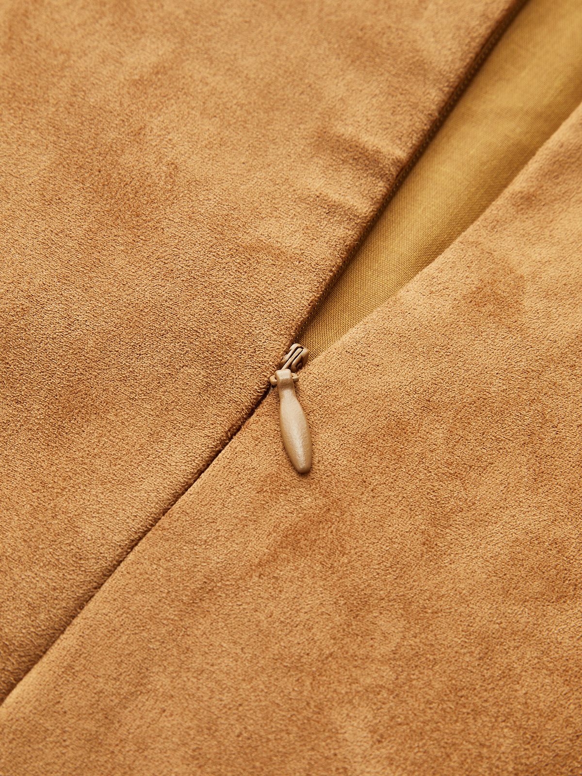 Ärmelloses Minikleid aus Wildlederimitat mit Blumenstickerei 