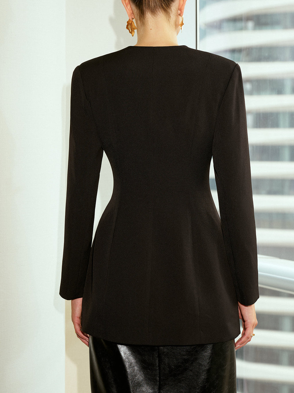 V-Ausschnitt Blazer mit Metallknöpfen