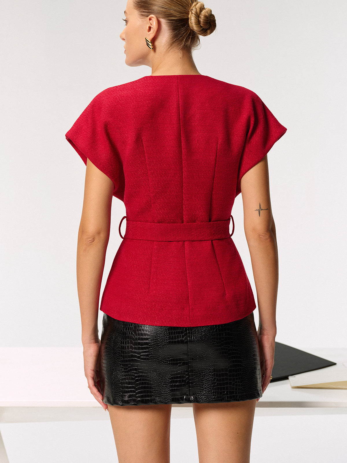 Tweedweste mit Gürtel und kurzen Ärmeln