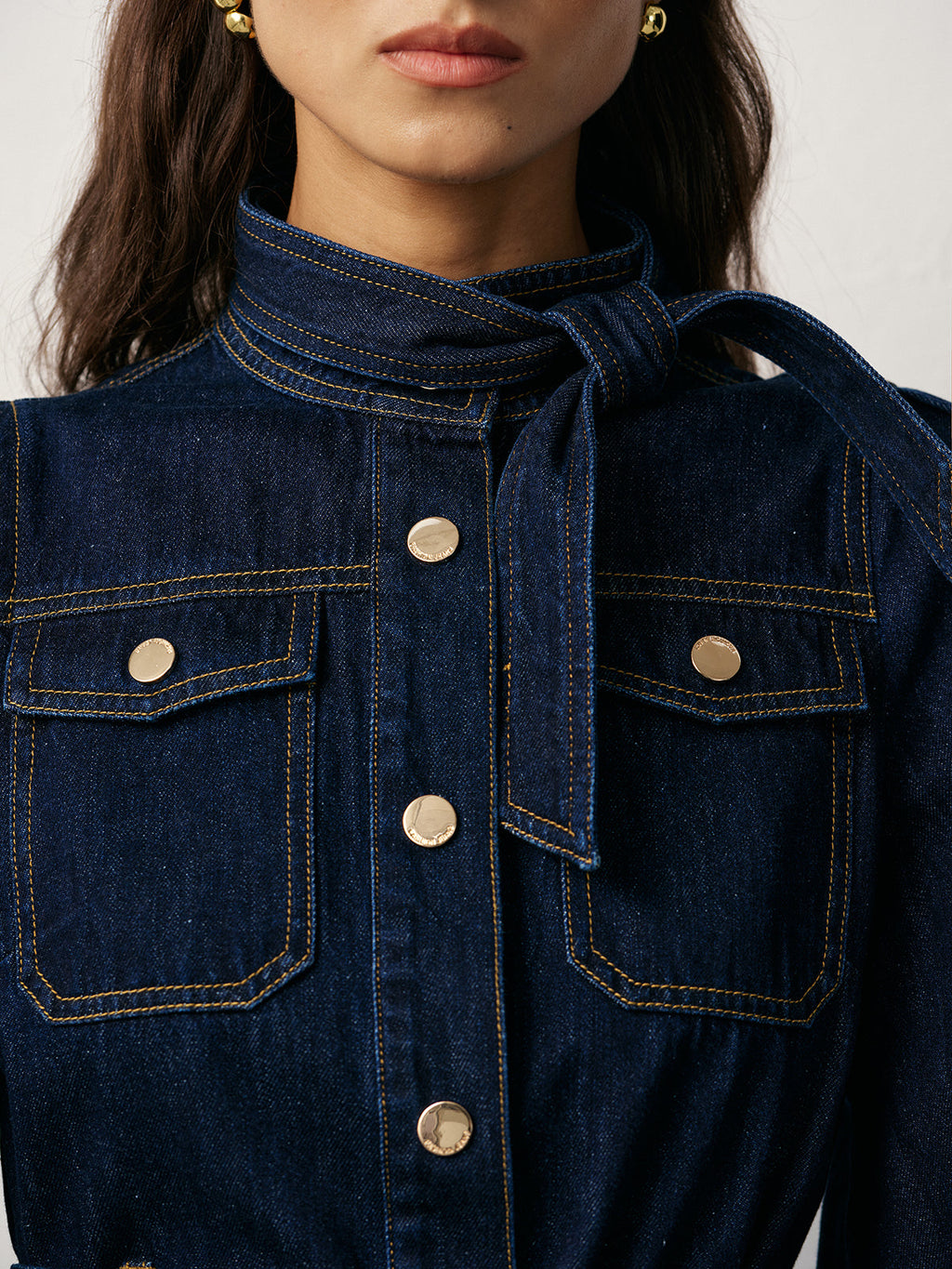 Jeanskleid mit Gürtel und Knopfleiste