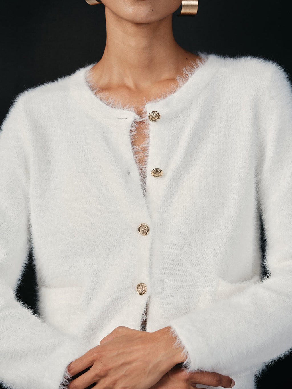 Flauschiger Metallknopf-Cardigan- und Rock-Set