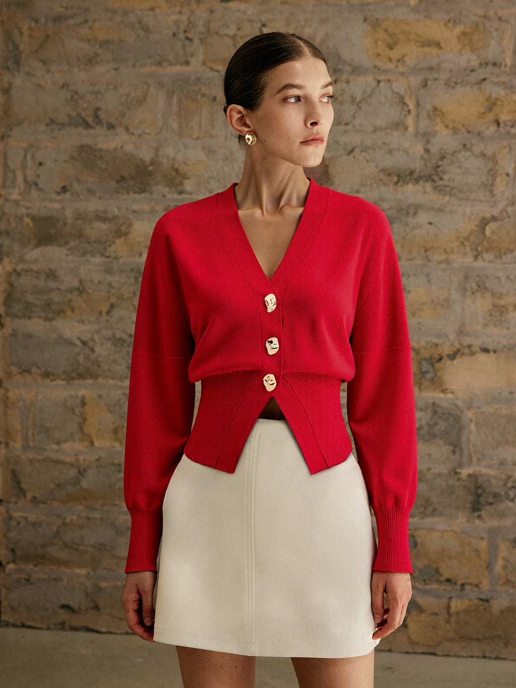 Kurze Strickjacke mit V-Ausschnitt aus Wollmischung