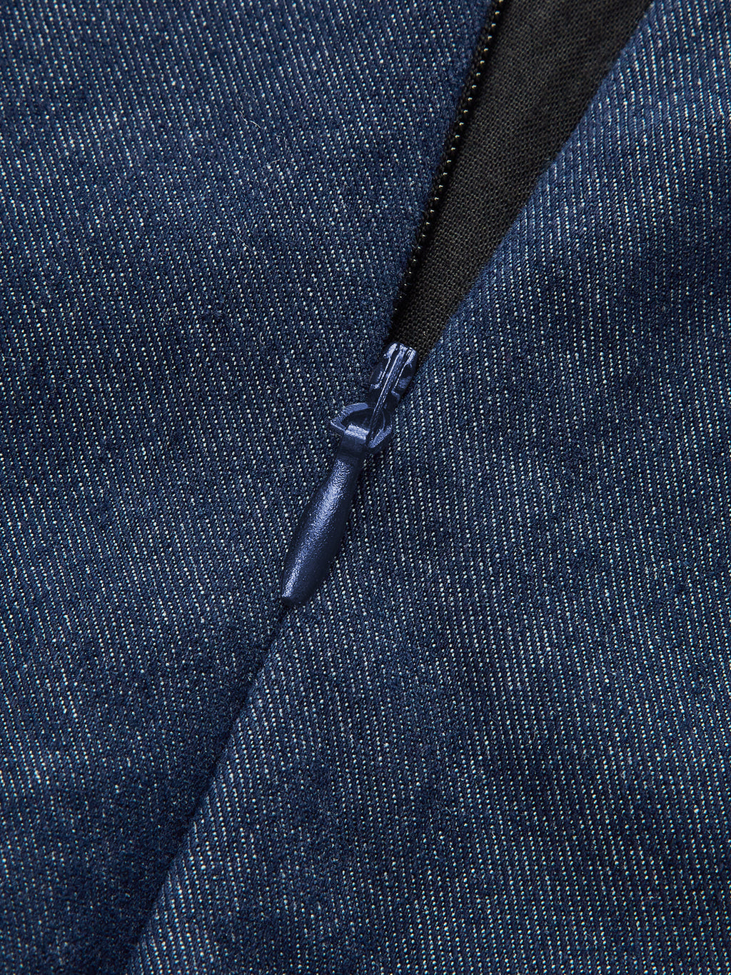 Robe longue en jean avec ourlet en dentelle