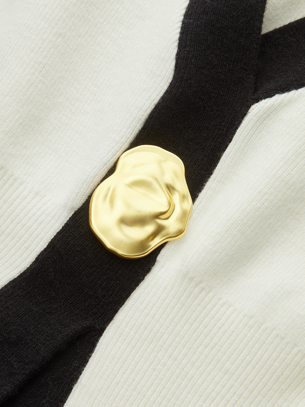 Ensemble gilet en maille à bordure contrastée et jupe midi 