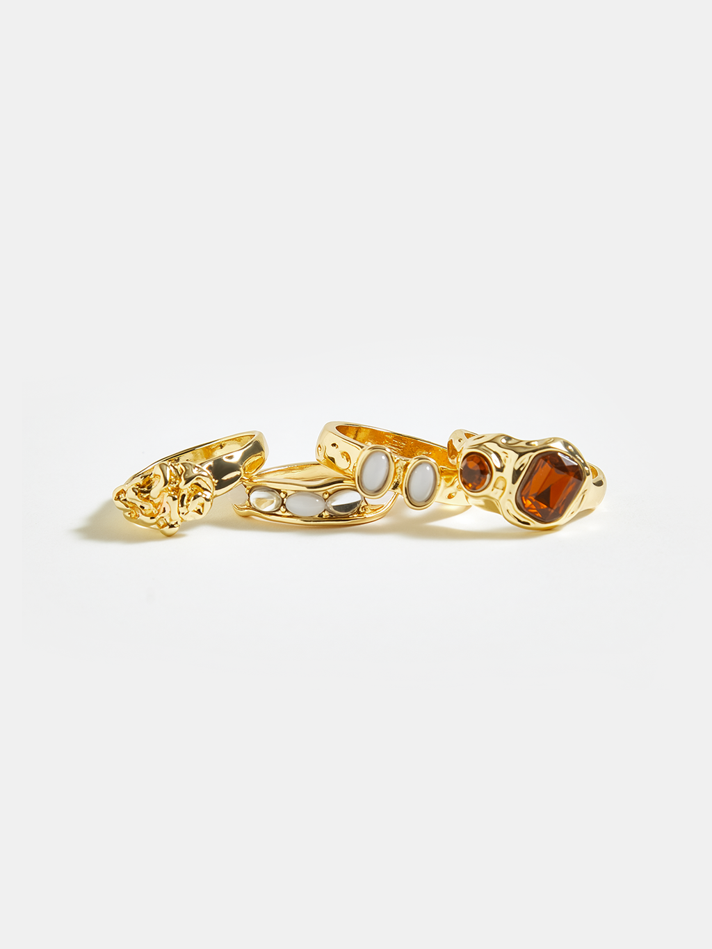 4-teiliges Set goldener Edelsteinringe