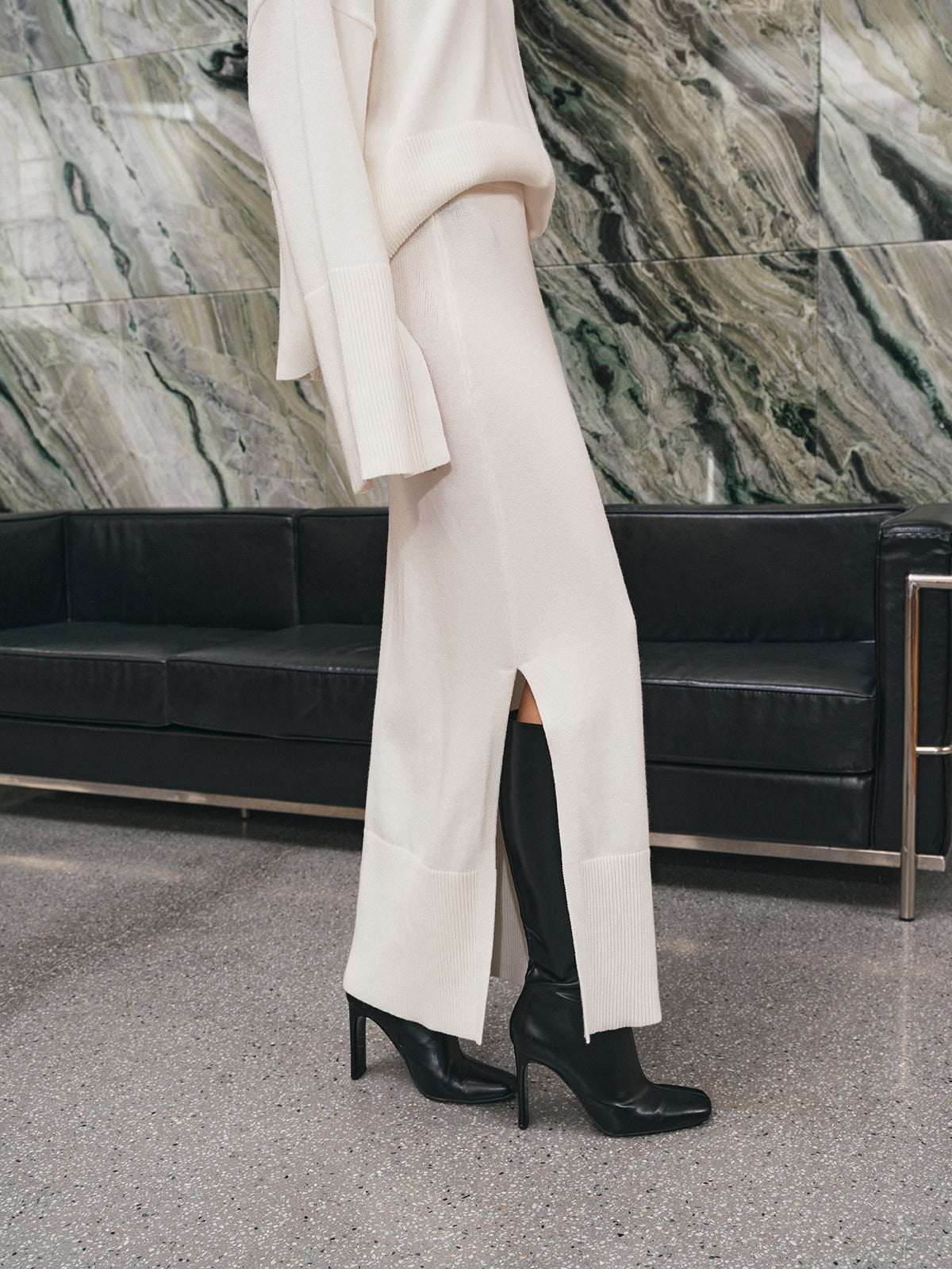 Set aus Oversize-Rollkragenpullover und Maxirock