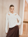 Pullover mit überlappendem Kragen und Cut-Outs