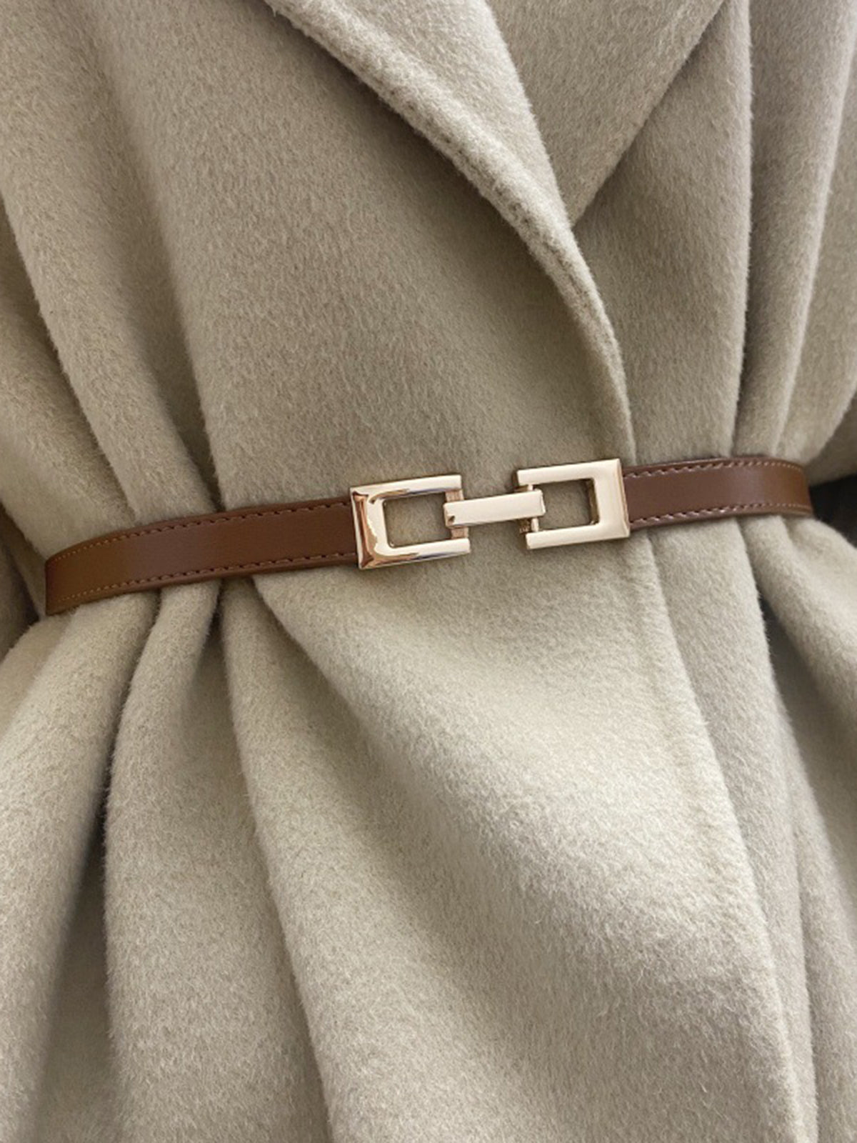 Ceinture fine en cuir à boucle carrée 