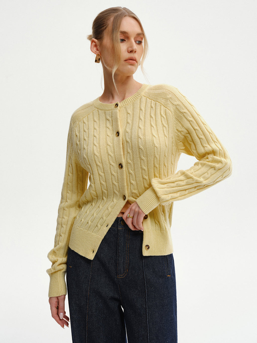 Zopfmuster-Strickjacke mit Knöpfen