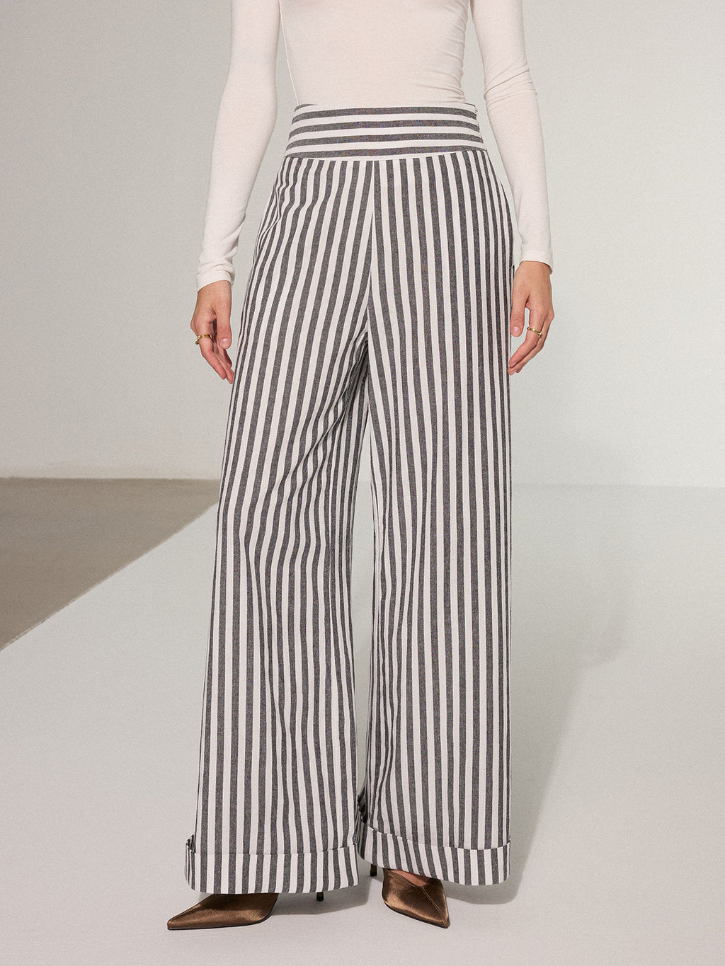 Gestreifte Baumwollhose mit weitem Bein