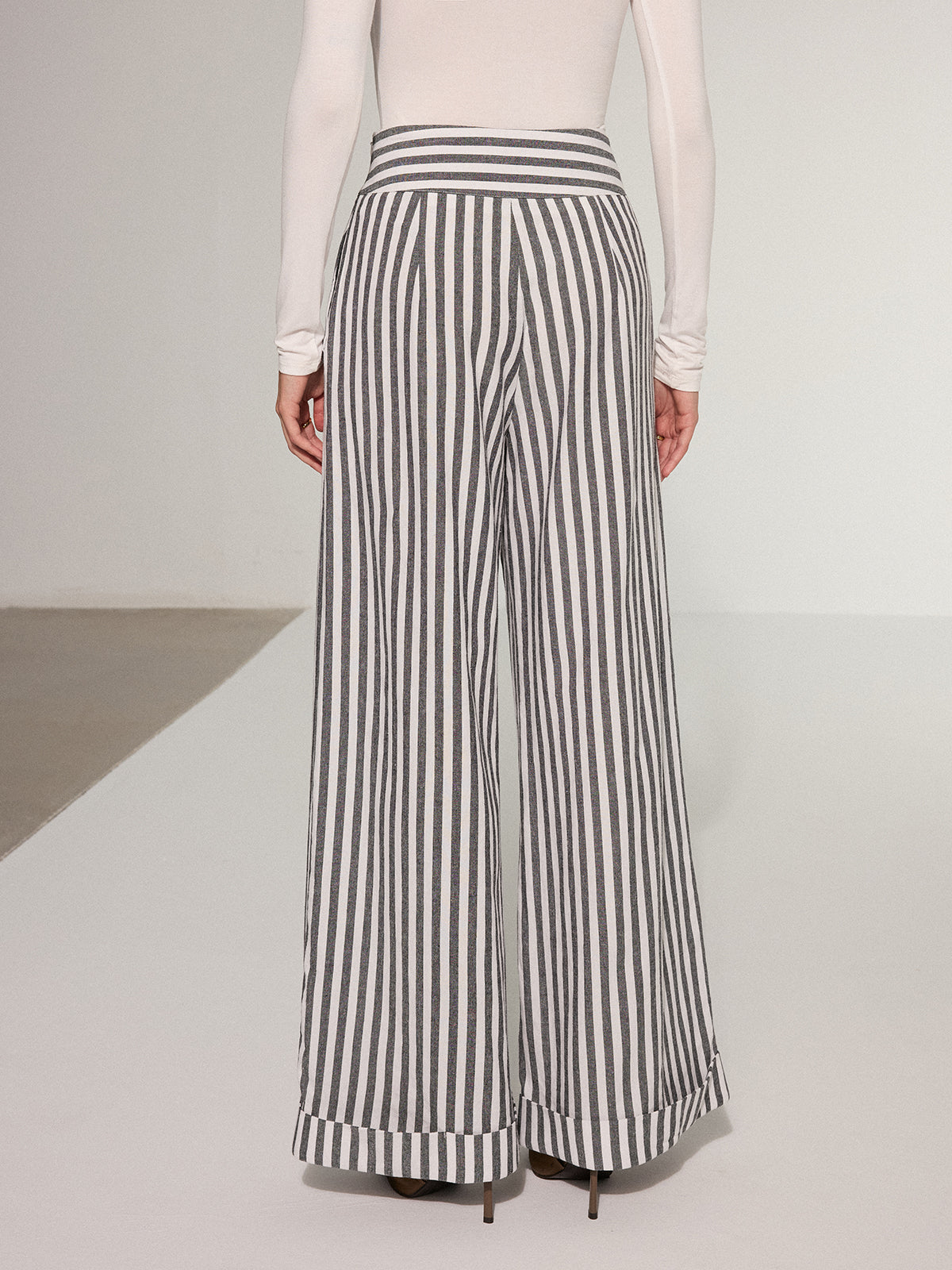 Gestreifte Baumwollhose mit weitem Bein