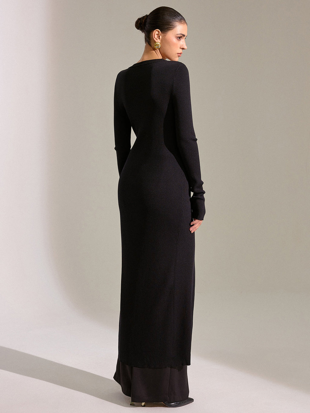 Robe longue en maille avec cardigan et boutons métalliques