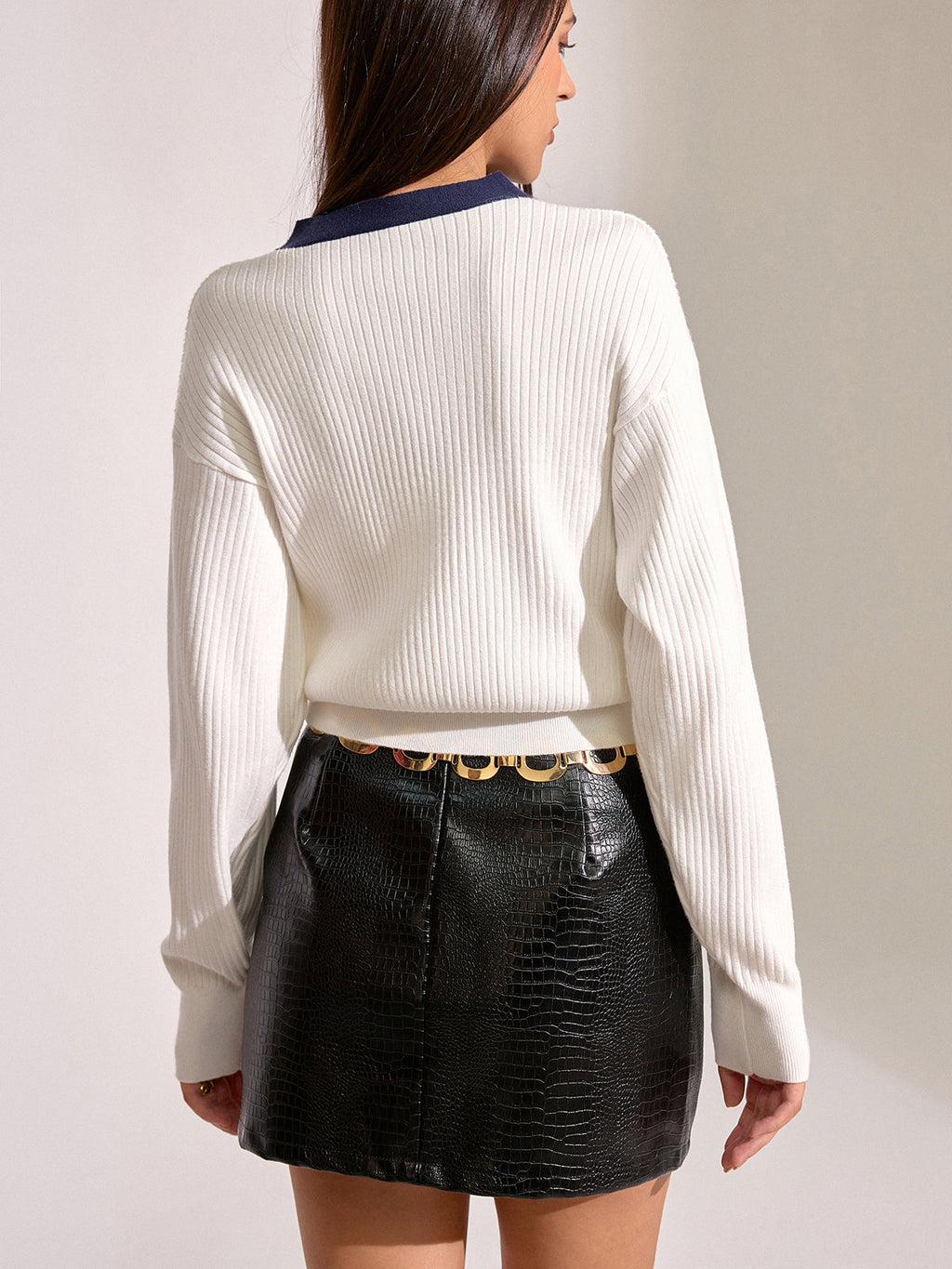 Cardigan mit Kontrastbesatz und Metallknöpfen