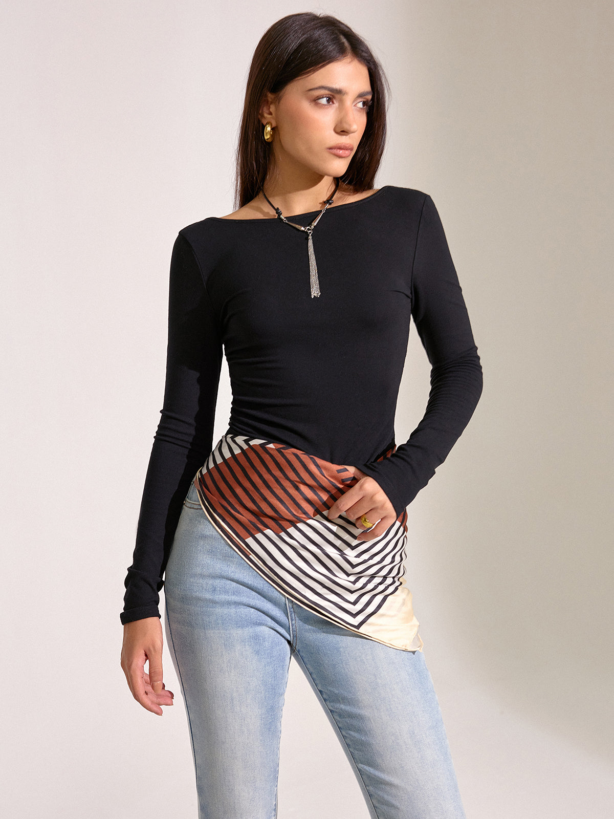 T-shirt dos nu en dentelle à manches longues