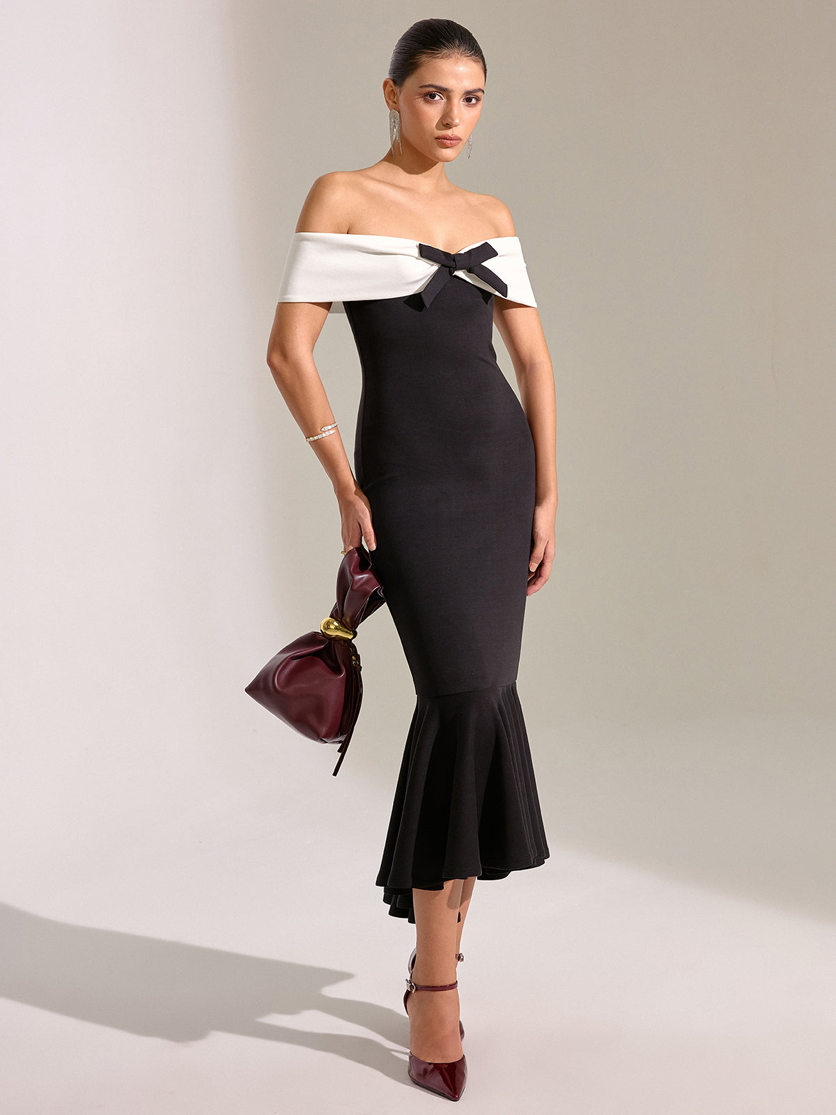 Robe midi sirène à nœud et épaules dénudées