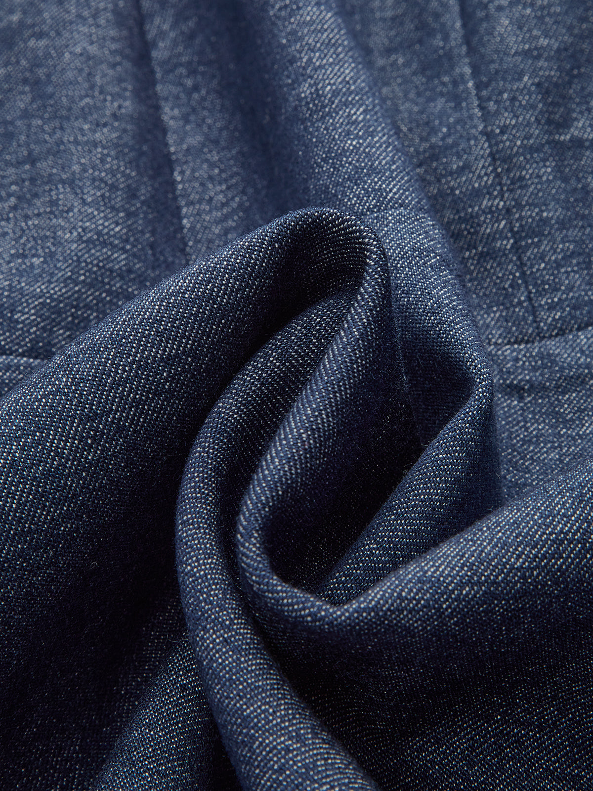 Robe courte en jean à manches courtes et fermeture éclair sur le devant 