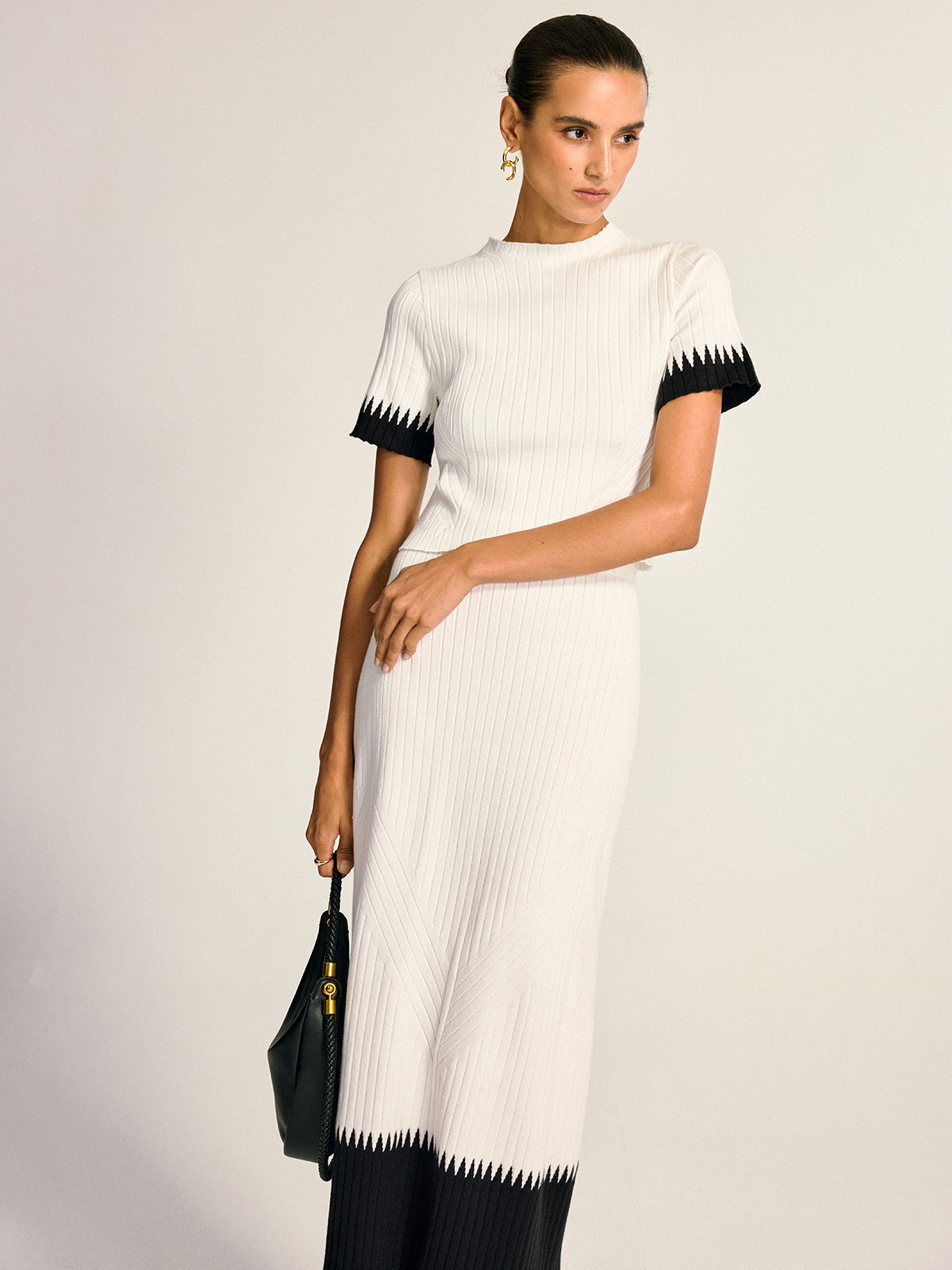 Ensemble coordonné en maille à détails contrastés 