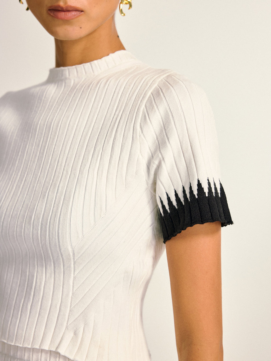 Ensemble Coordonné en Maille avec Détails Contrastants