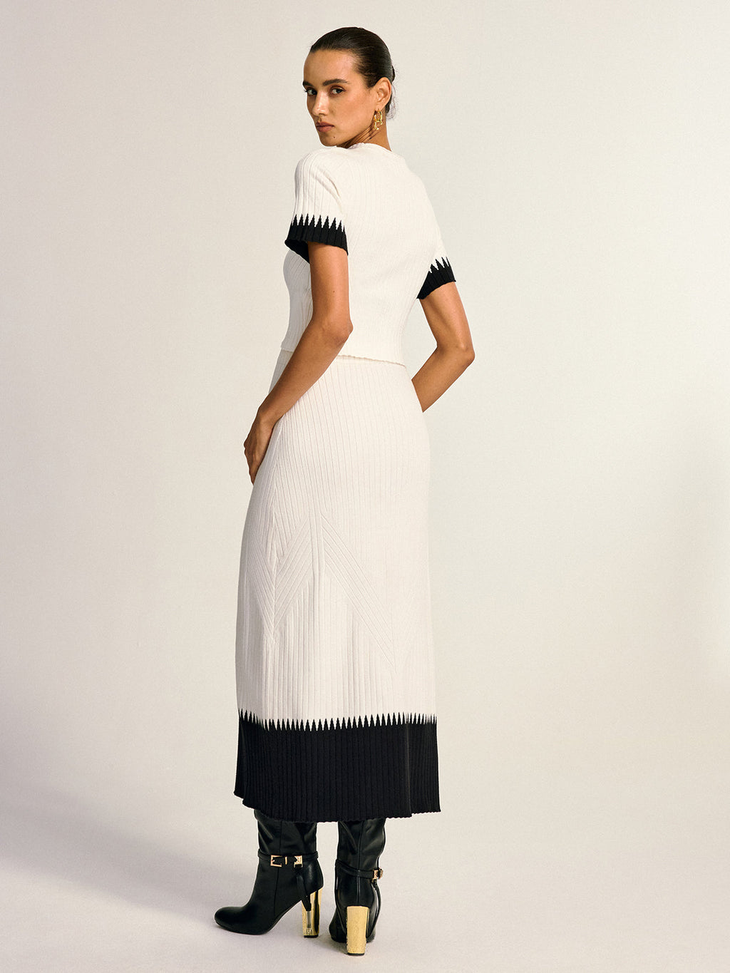 Ensemble Coordonné en Maille avec Détails Contrastants