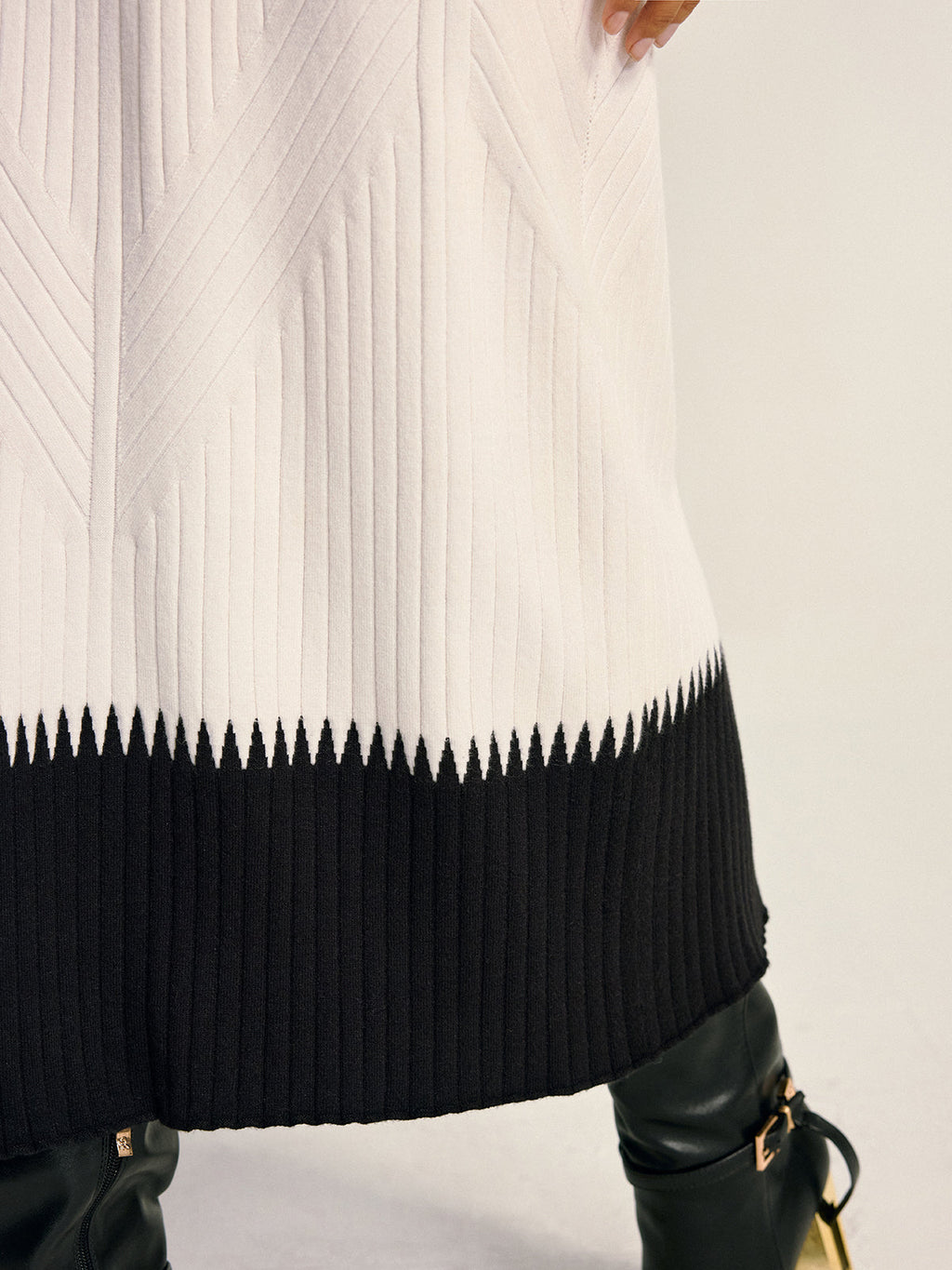 Ensemble Coordonné en Maille avec Détails Contrastants