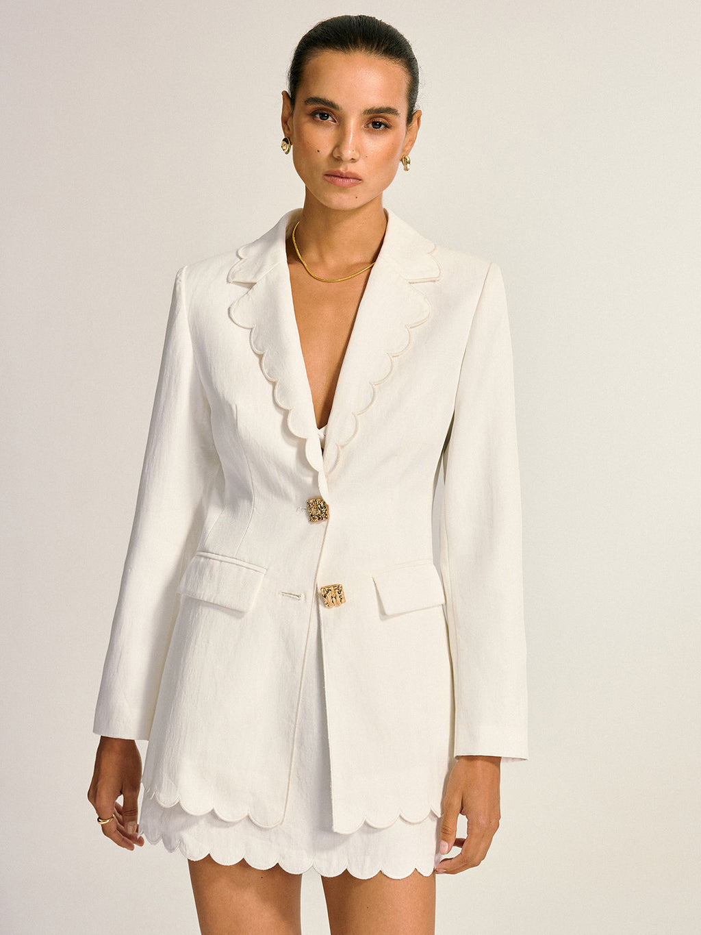 Blazer boutonné en métal à bord festonné