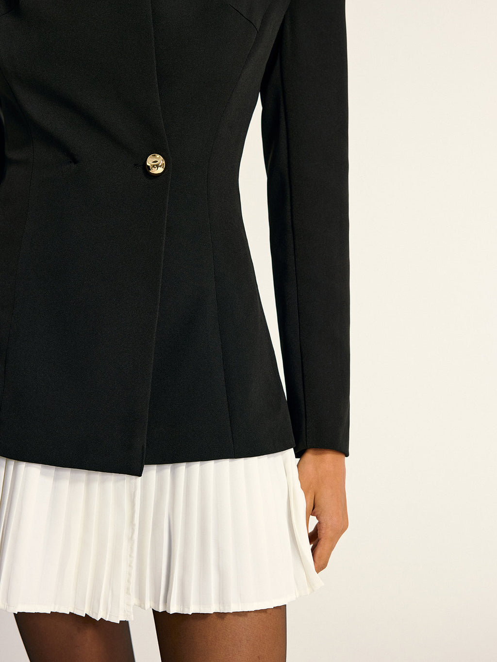 Blazer-Kleid mit Kontrastfalten am Saum