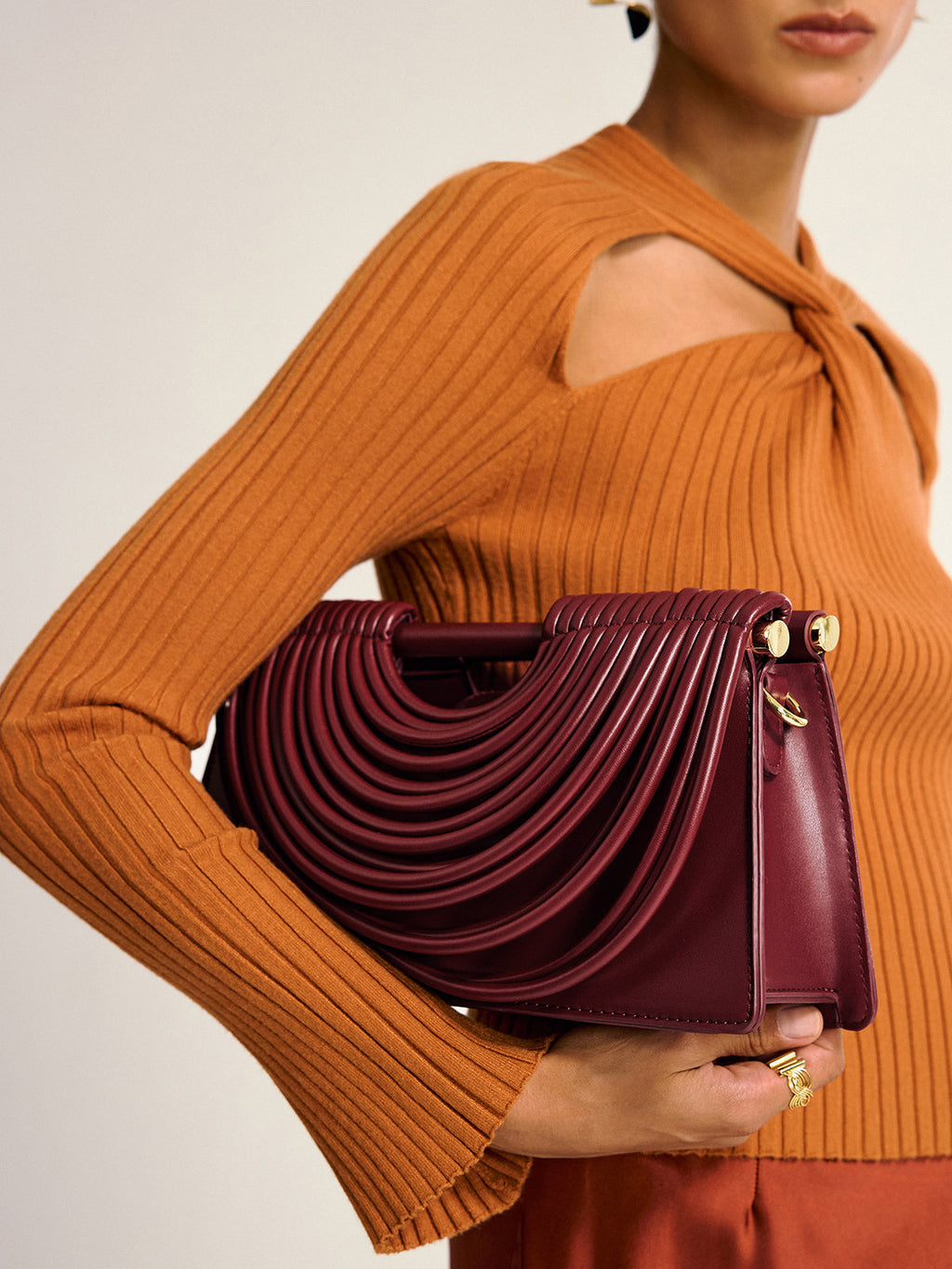 Sac en cuir PU à poignée incurvée et rayée