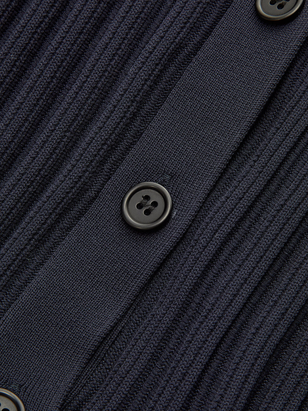 Cardigan mit Kragen, Knopfleiste und Schößchen
