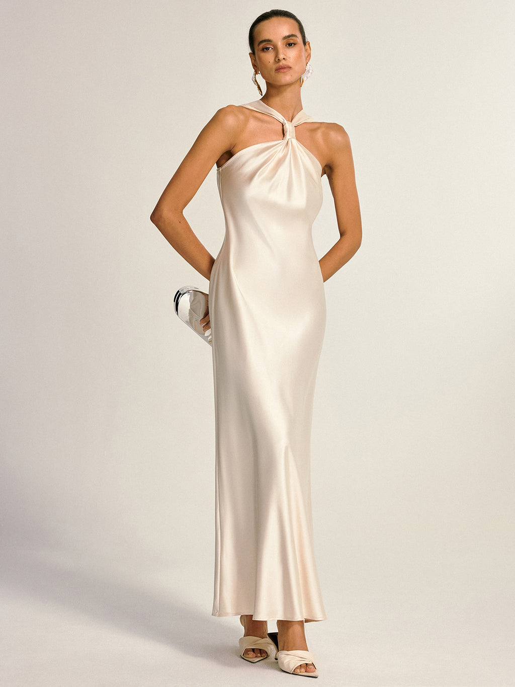 Satin Maxikleid mit Neckholder und Rückenschlitz