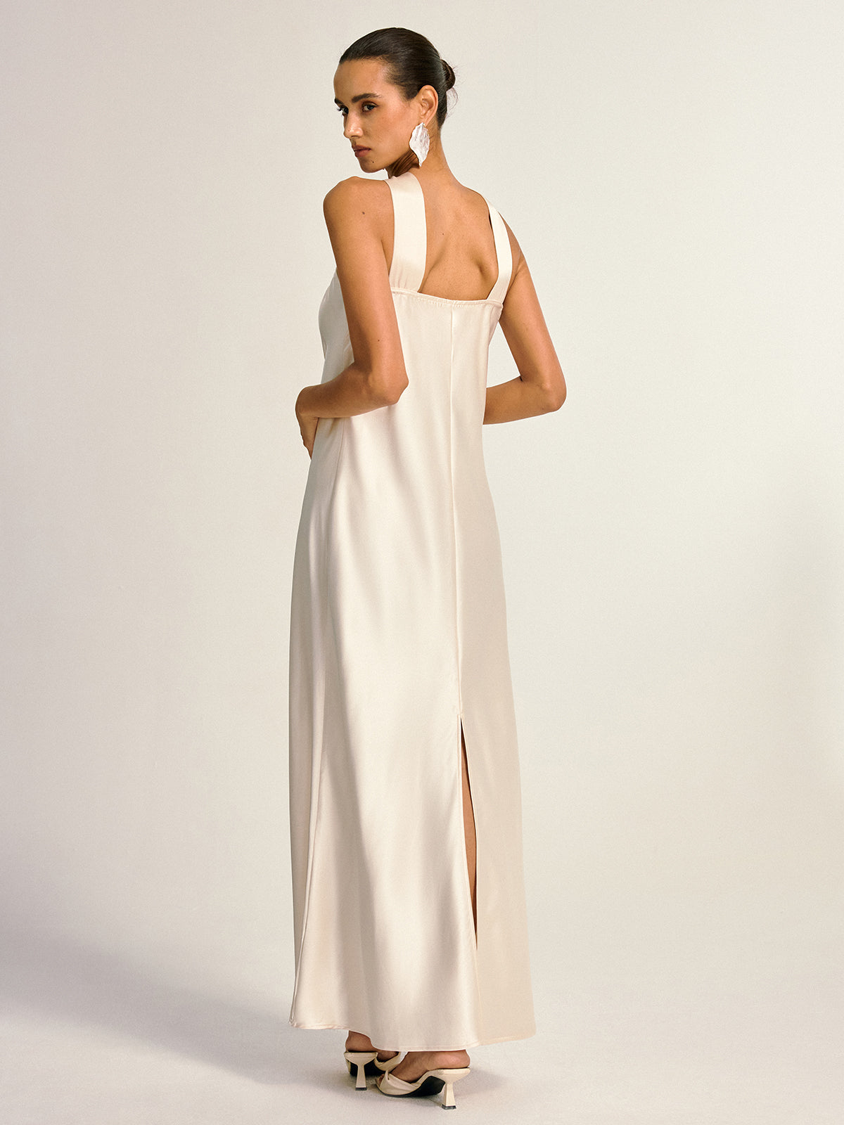 Satin Maxikleid mit Neckholder und Rückenschlitz