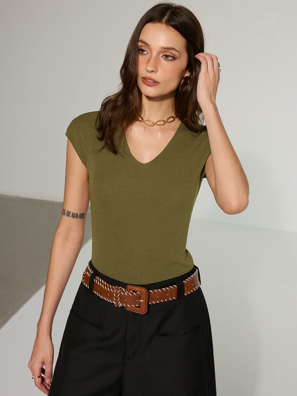 Stricktop mit V-Ausschnitt und kurzen Ärmeln