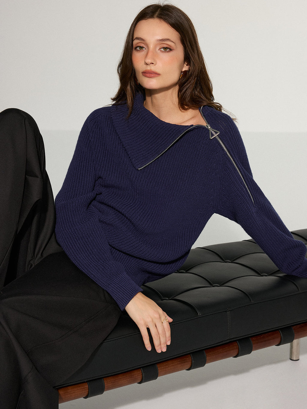 Pull asymétrique avec fermeture éclair latérale