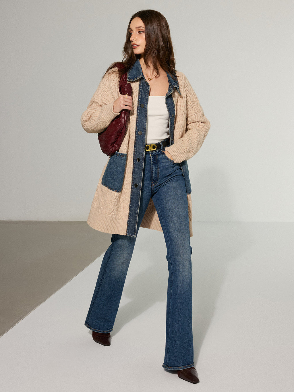 Zopfmuster-Strickjacke mit Jeans-Einsätzen, Longline