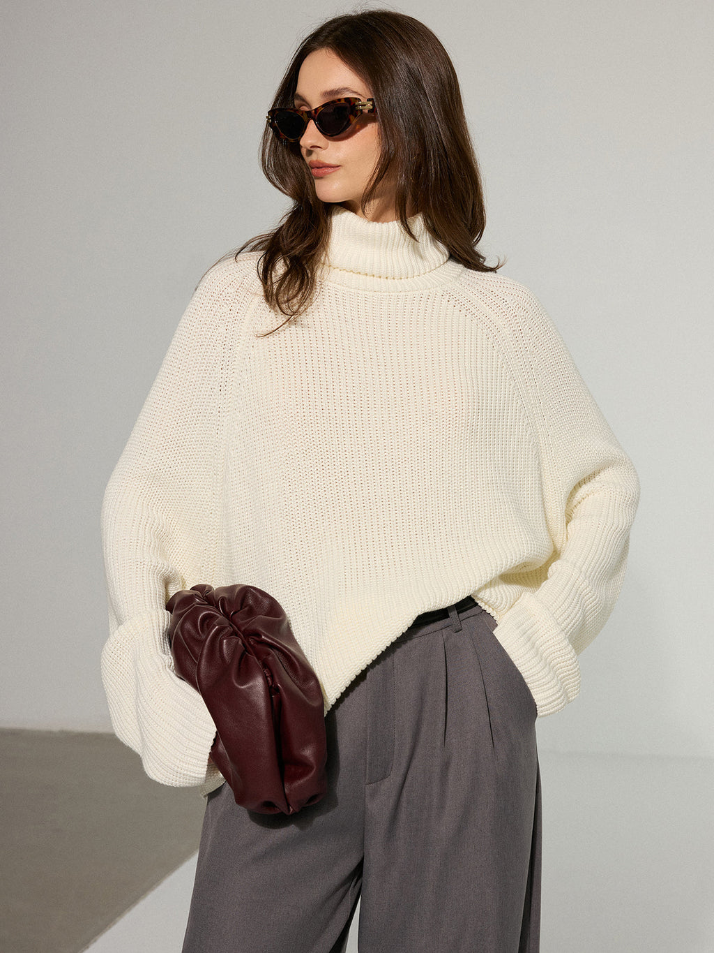 Oversized rückenfreier Rollkragenpullover