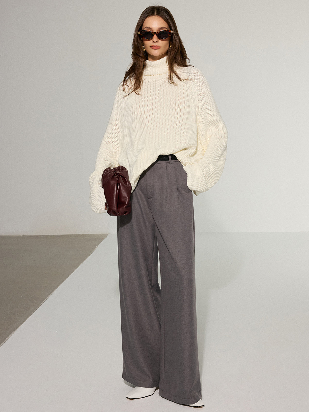 Oversized rückenfreier Rollkragenpullover