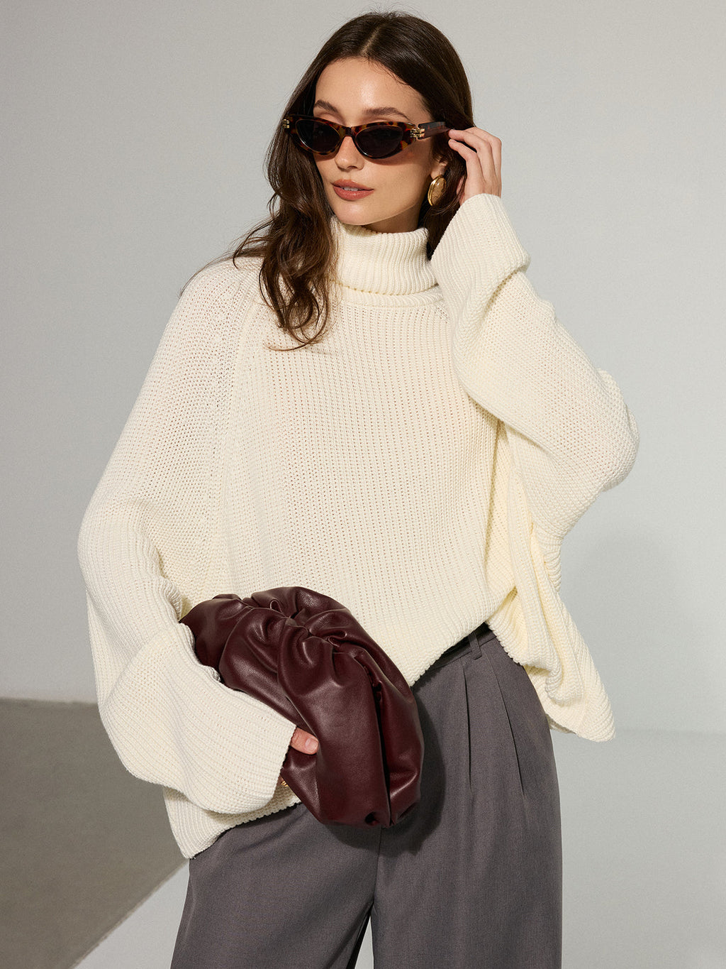 Oversized rückenfreier Rollkragenpullover