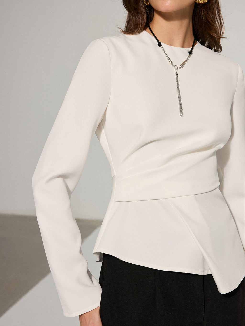 Asymmetrisches Schößchen-T-Shirt