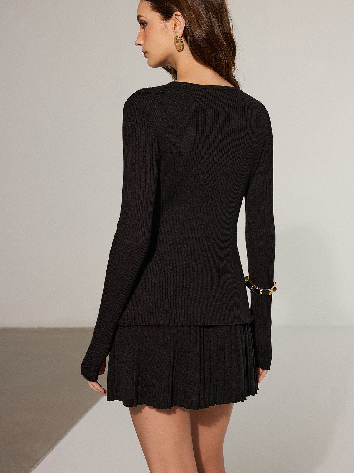 Ensemble haut en maille découpée avec détail noué et mini-jupe