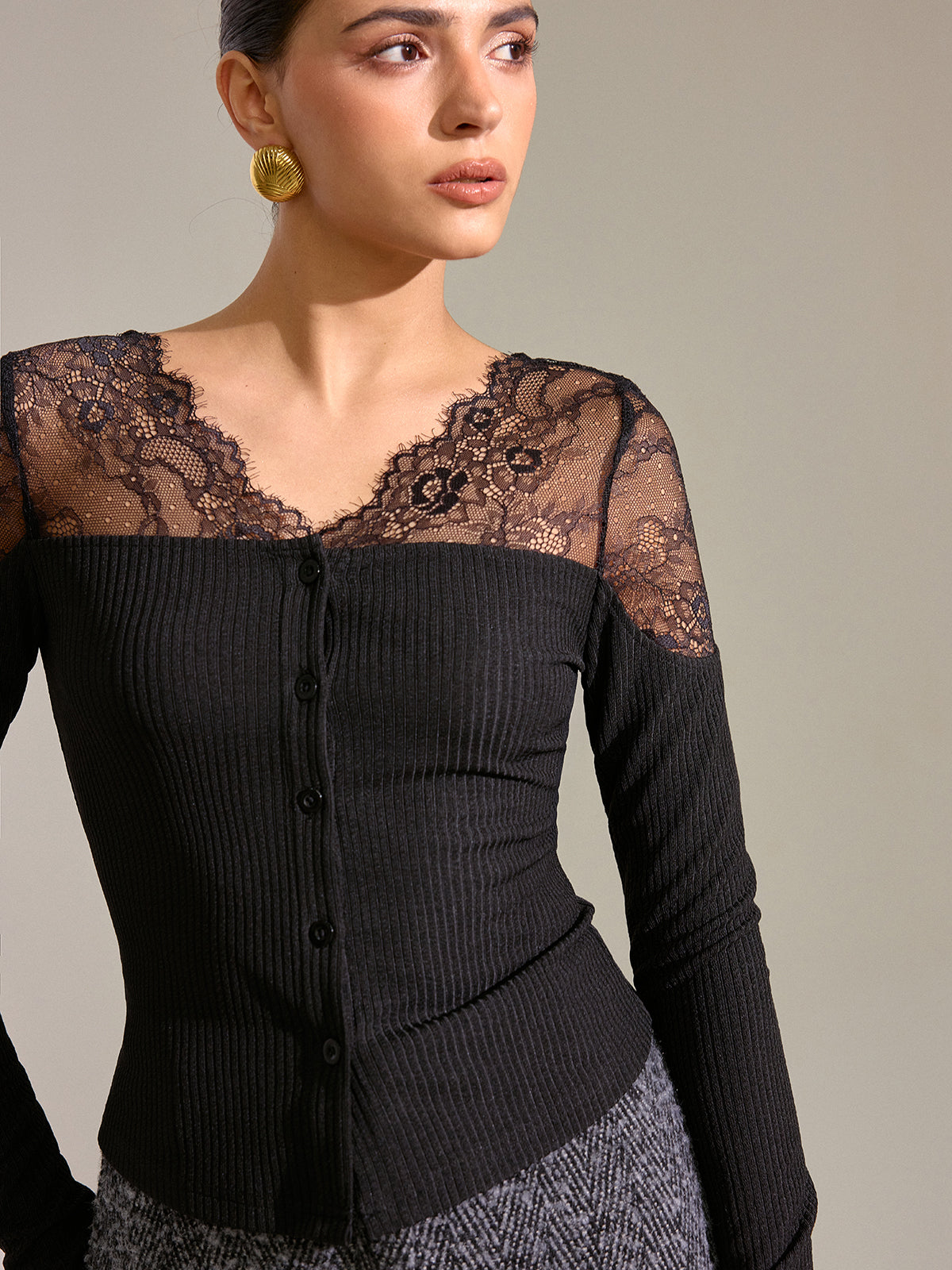 T-shirt en maille côtelée à empiècement en dentelle 