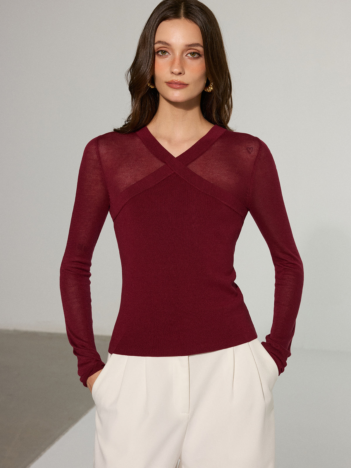 Halbtransparenter Strickpullover mit überkreuztem Design