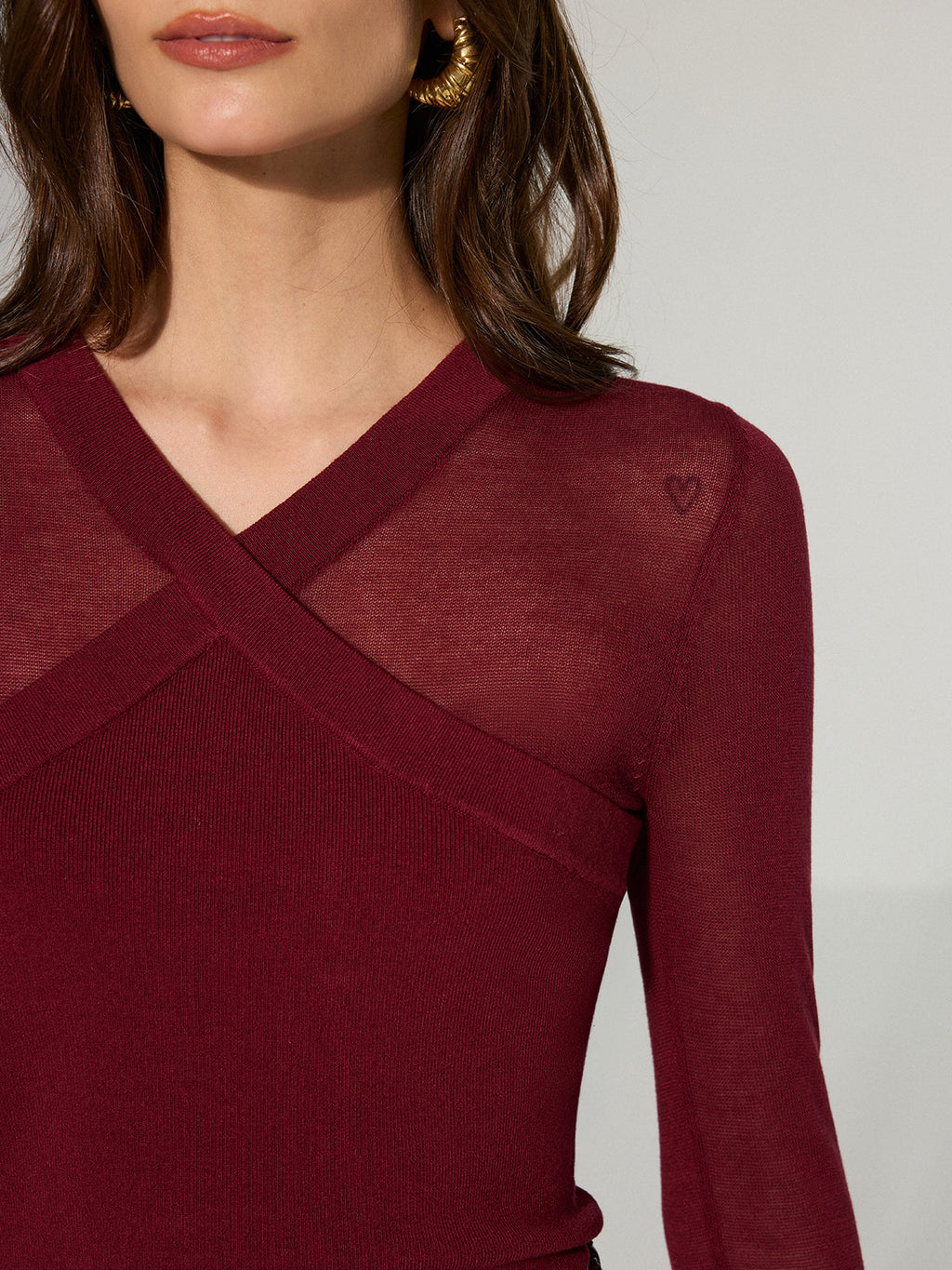 Halbtransparenter Strickpullover mit überkreuztem Design