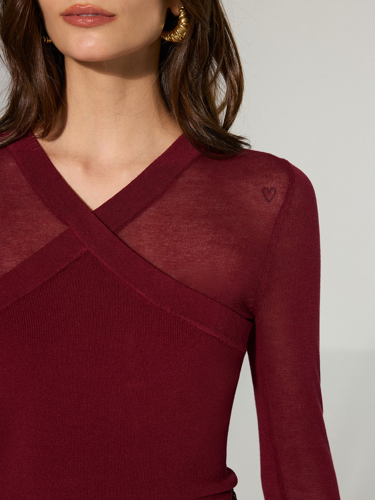 Halbtransparenter Strickpullover mit überkreuztem Design