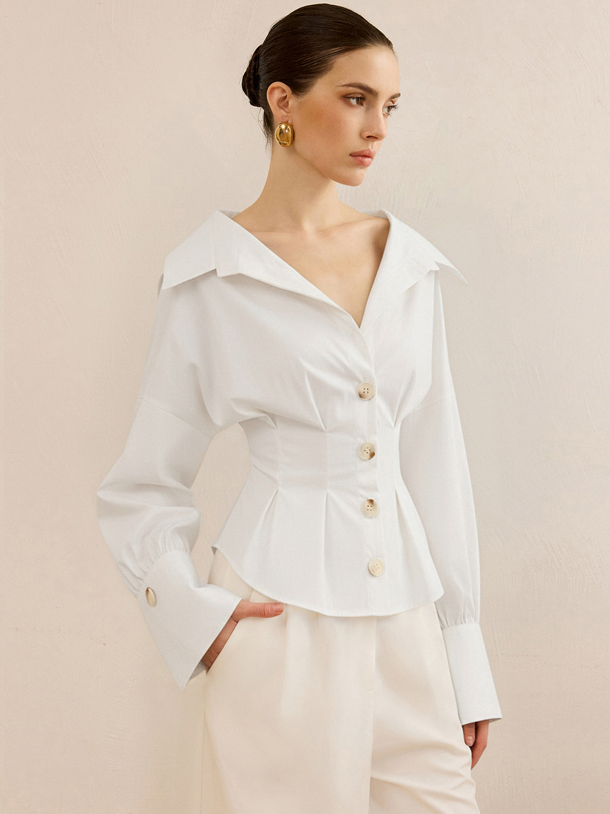 Gestreiftes Hemd mit Kragen und taillierendem Design 