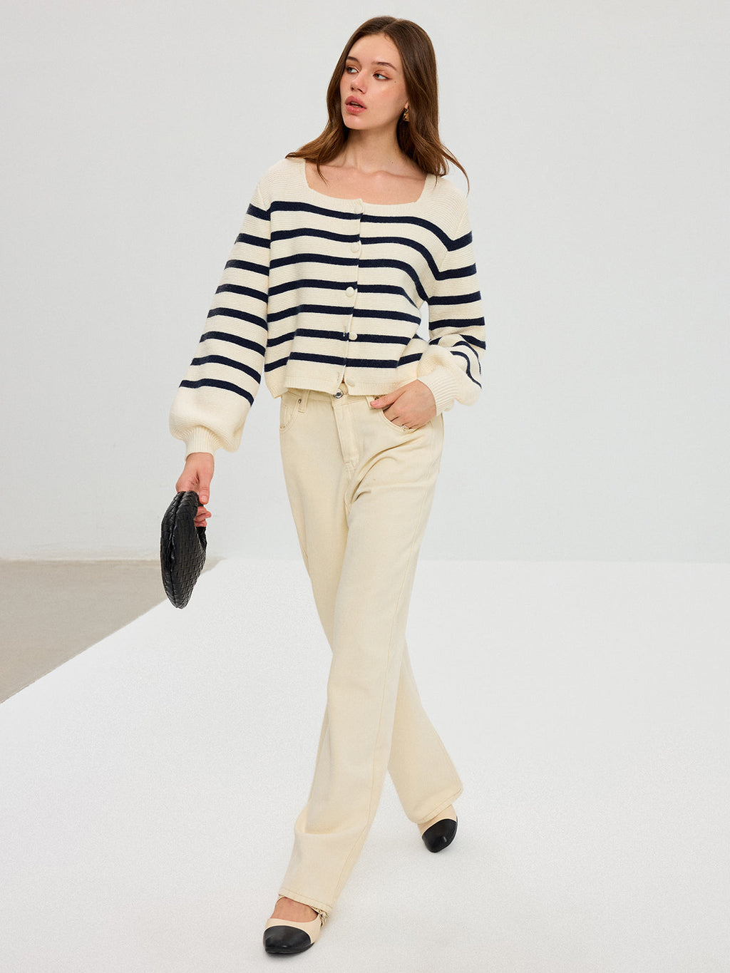 Gestreifte Strickjacke mit eckigem Ausschnitt und Laternenärmeln