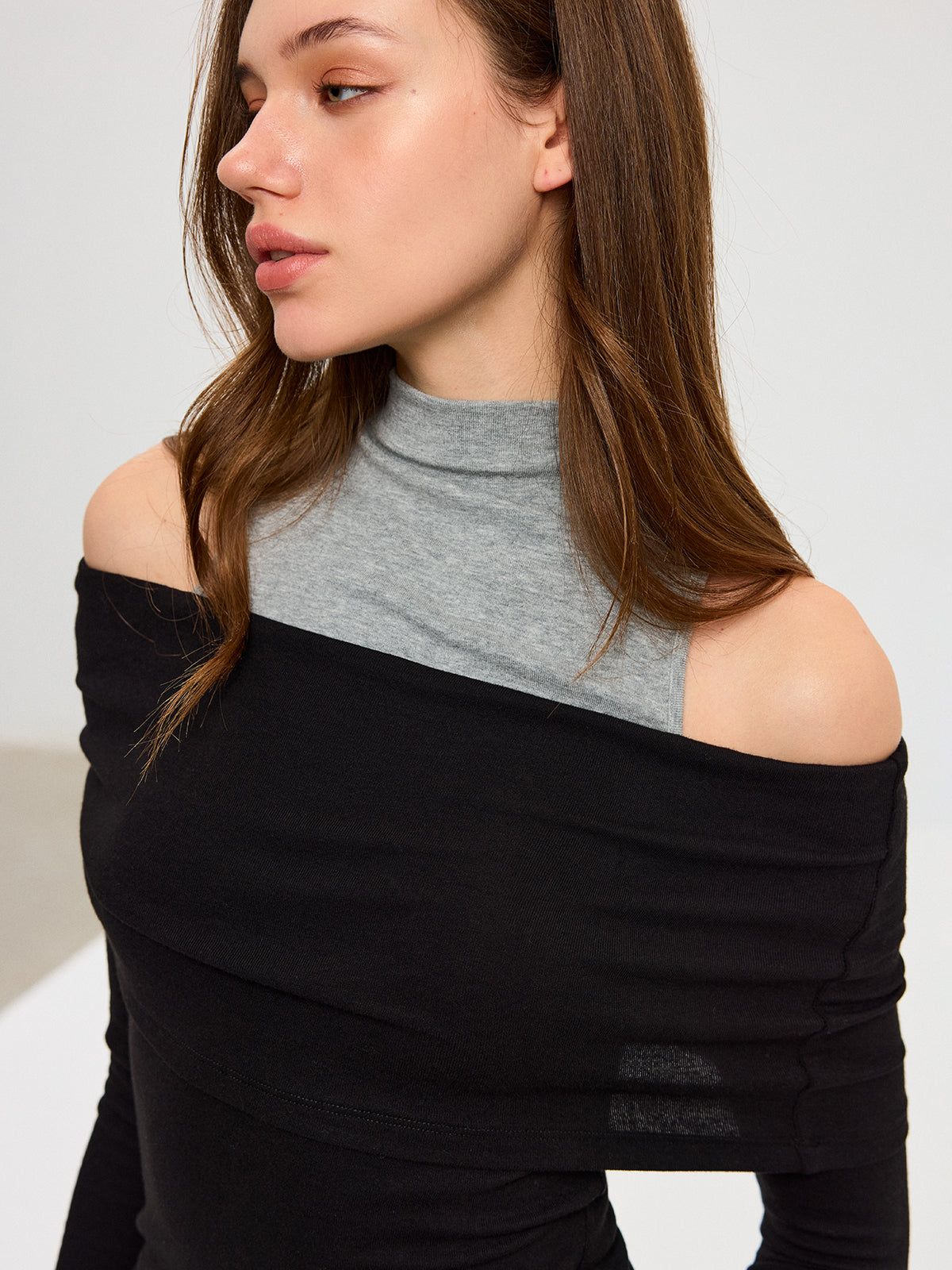 2-in-1 Langarmshirt mit Kontrasteinsätzen und Mock Neck