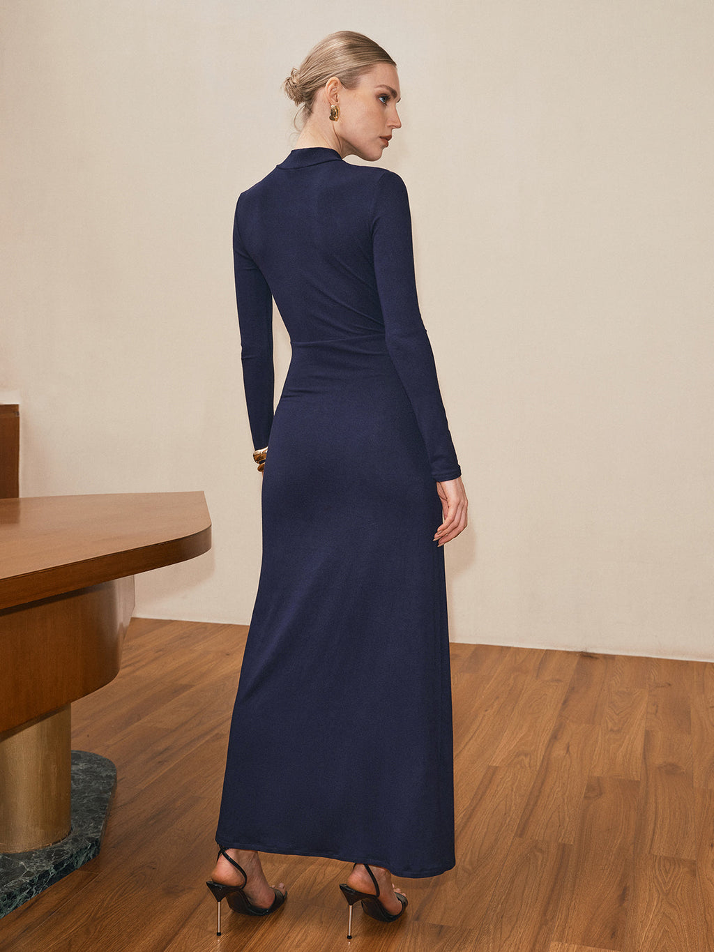 Rollkragen-Maxikleid mit Raffung und Schlitz