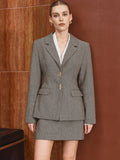 Blazer mit Metallblumenknöpfen und Fischgrätmuster