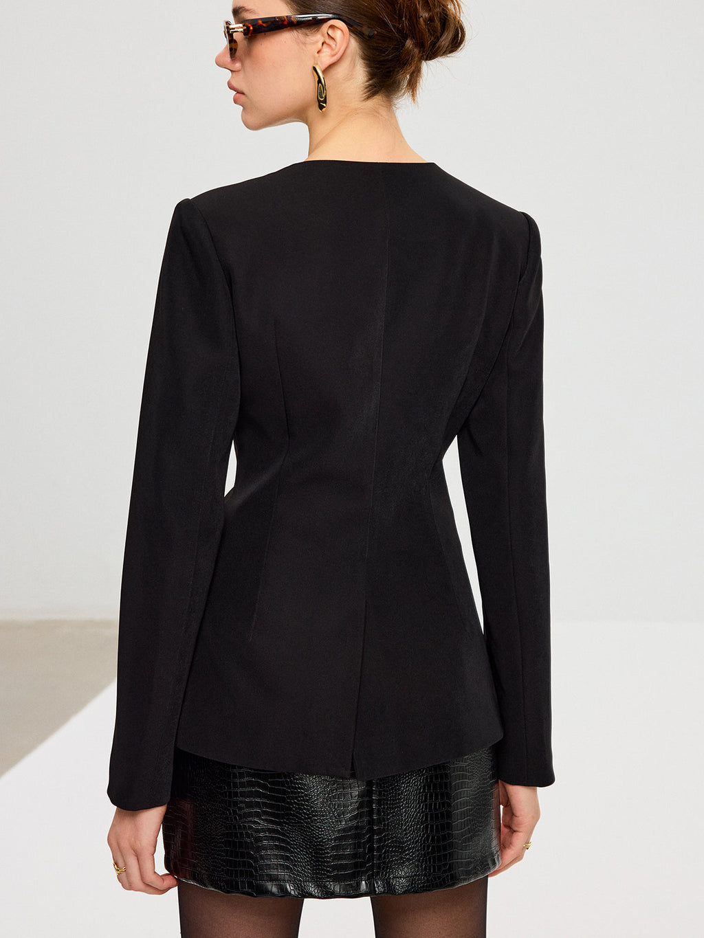 Blazer mit geschlitztem Saum und Metallknöpfen
