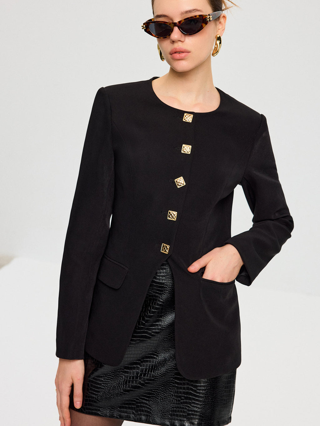 Blazer mit geschlitztem Saum und Metallknöpfen