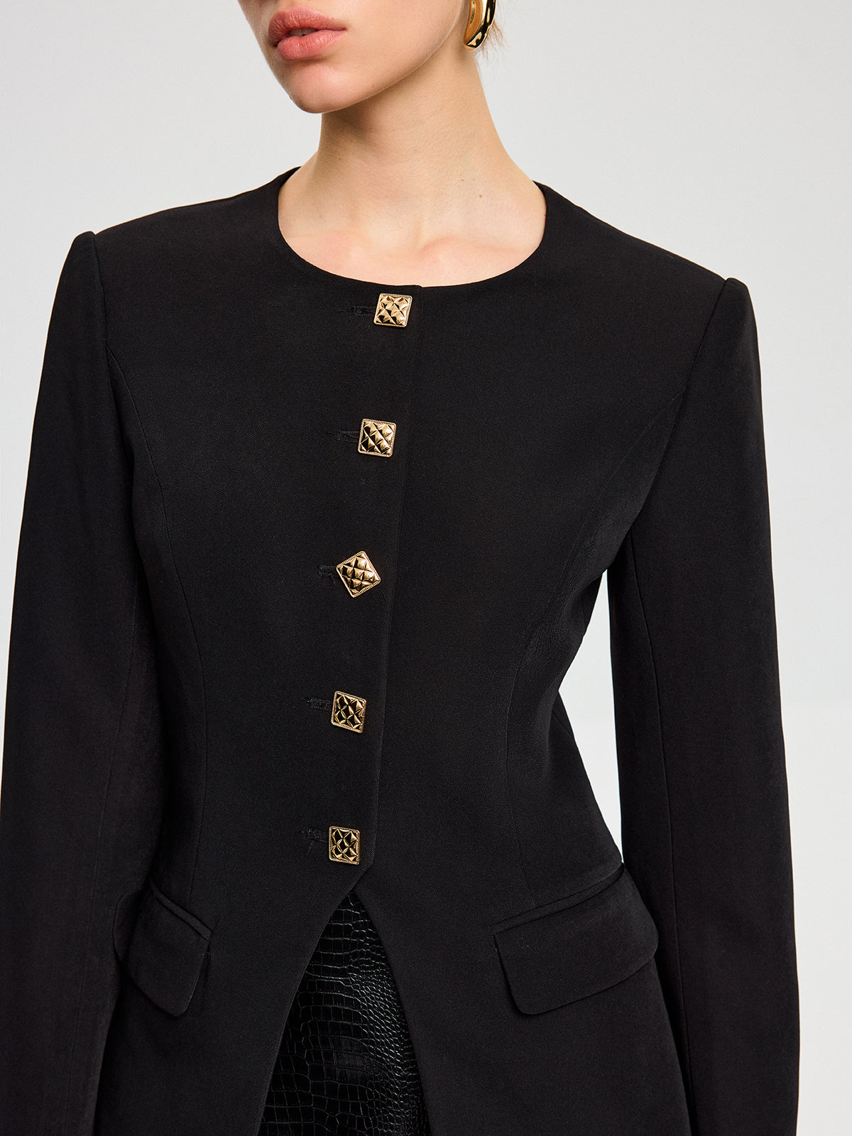 Blazer mit geschlitztem Saum und Metallknöpfen